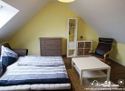 Schlafzimmer im DG mit ausgezogenem Schlafsofa