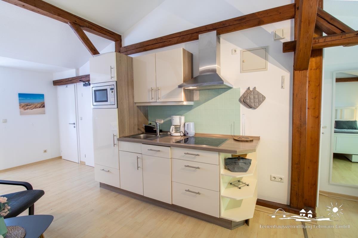 40 Weiße Villa am Schwanenteich OG links